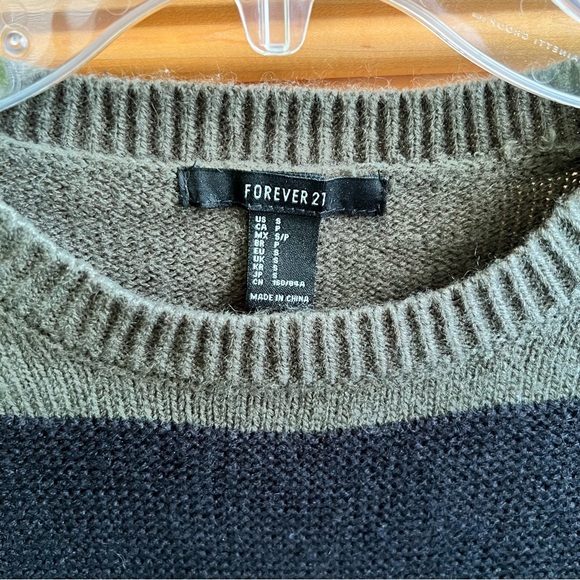 Forever 21 Sweater - Picture 3 of 3